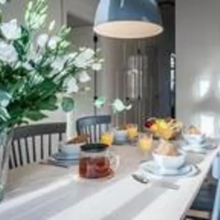 Fabulous 2 Bedroom Central - Ref Amsa202